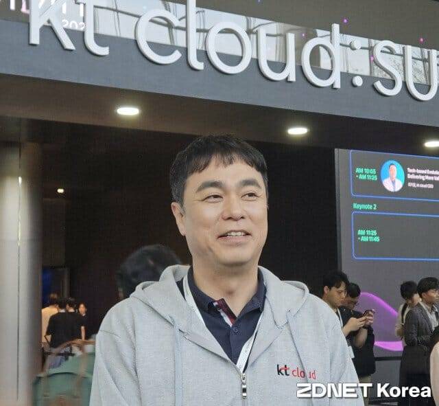 최지웅 KT클라우드 대표가 기자들과 만나 소버린 AI의 정의에 대해 발언하고 있다. (사진=한정호 기자)