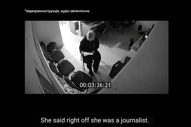 러시아 구금 시설에 함께 있던 여성이 로시나 기자에 대해 증언하고 있다. 사진=Slidstvo Info