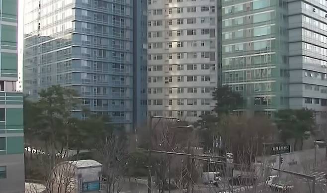 윤석열 전 대통령 사저가 있던 서울 서초구 주상복합 (SBS 캡처)