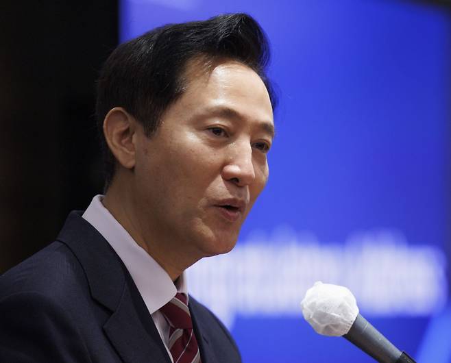 오세훈 서울시장이 3월 27일 서울 중구 롯데호텔에서 세계경제연구원 주최로 열린 전 영국 런던 경제특구 시장 마이클 마이넬리 지엔(Z/YEN) 그룹 회장 초청 간담회에 참석해 축사하고 있다. 연합뉴스