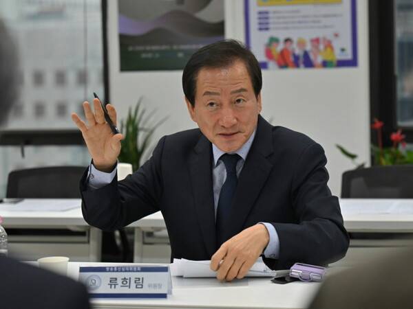 ▲ 류희림 방통심의위원장이 지난 2023년 10월20일 서울 중구 한국프레스센터에서 인터넷신문협회와 간담회를 갖는 모습. 사진=인터넷신문협회