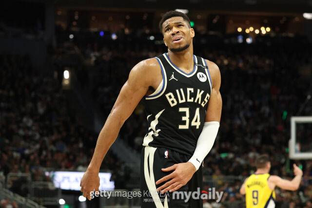 답답한 표정을 짓는 아테토쿤보. /게티이미지코리아