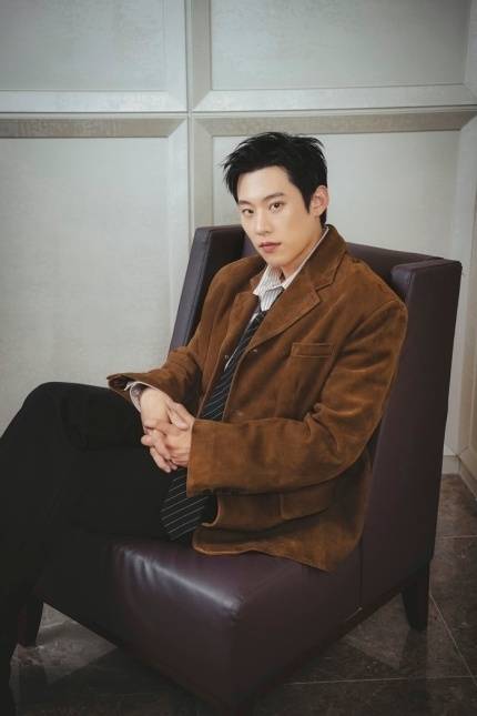 뮤지컬계 아이돌로 불리며 팬덤을 가진 김성철이 영화 엔딩곡도 직접 불렀다.