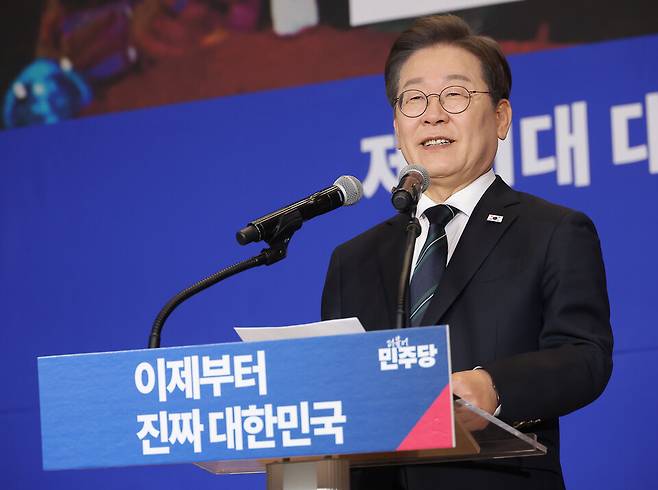 이재명 더불어민주당 대선 후보가 30일 서울 여의도 국회 의원회관에서 열린 더불어민주당 제21대 대통령선거 '진짜 대한민국' 중앙선거대책위원회 출범식에서 연설하고 있다. ⓒ국회사진취재단