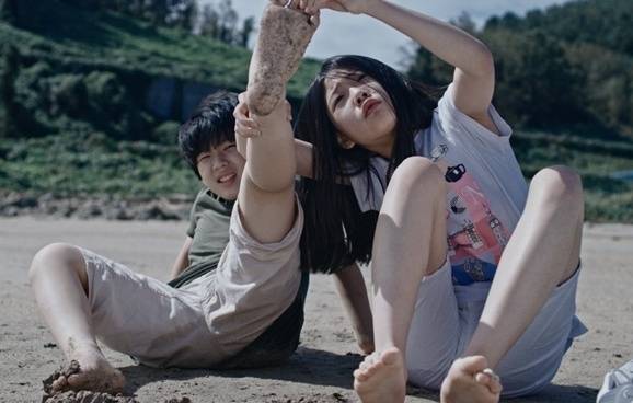 ‘보이 인더 풀’ 사진|트리플픽쳐스