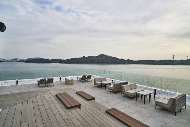 스타벅스 목포해안로점 테라스 전경