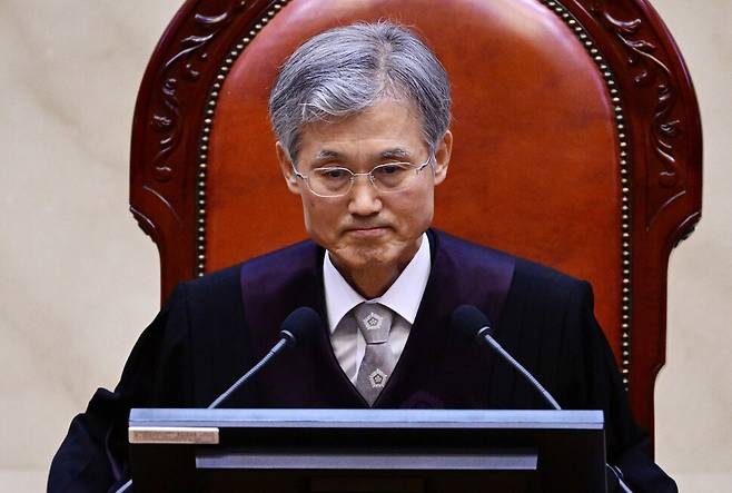 조희대 대법원장이 1일 서울 서초구 대법원에서 열린 더불어민주당 이재명 대선 후보의 공직선거법 위반 사건 상고심 선고에 참석, 입술을 다물고 있다. 사진공동취재단