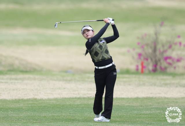 1타차 공동 2위에 나선 이예원. 사진 제공=KLPGA