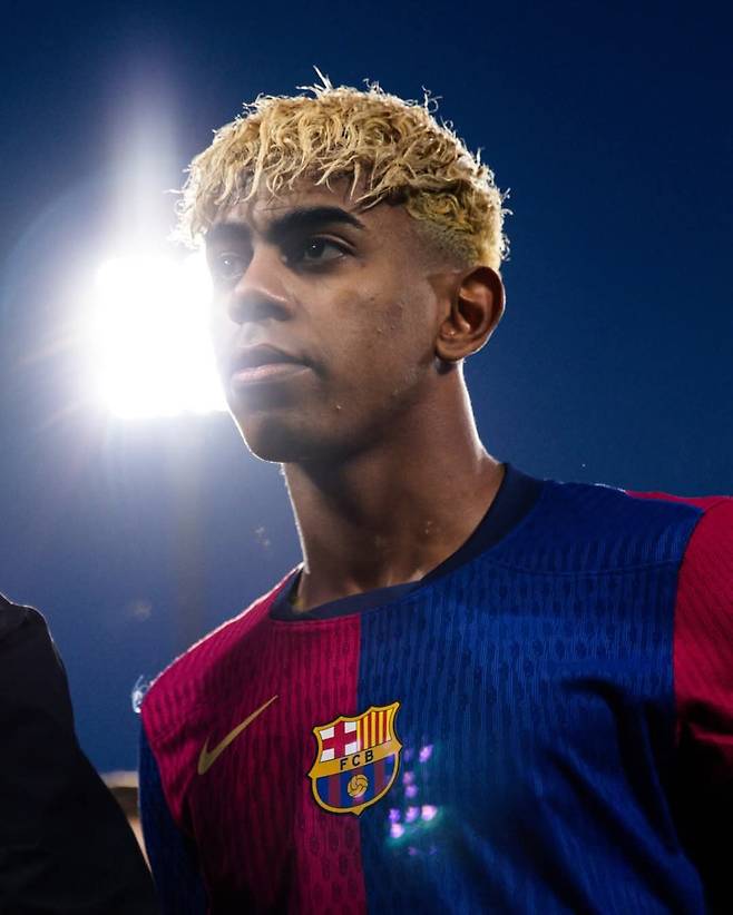 FC바르셀로나의 ‘신성’ 라민 야말의 활약에 전 세계가 감탄하고 있다. 그는 1일(한국시간) 에스타디 올림픽 류이스 쿰파니스에서 열린 인터 밀란과 UCL 4강 1차전 홈경기에서 골맛을 보며 다시 한 번 이름값을 했다. 사진출처 |FC바르셀로나 SNS