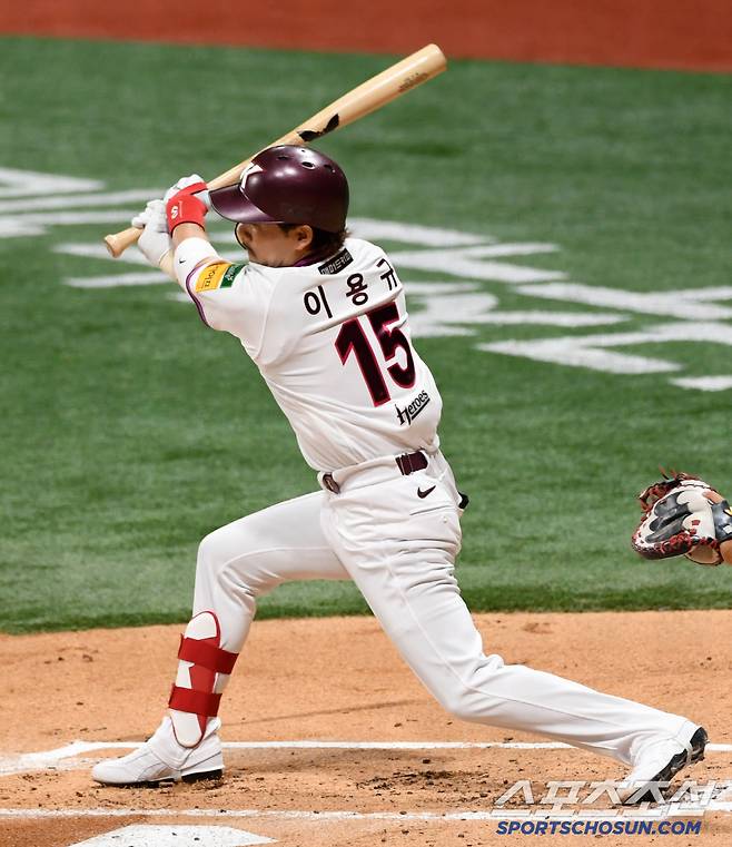 키움 이용규가 타격을 하고 있다. 고척=박재만 기자 pjm@sportschosun.com/2025.04.30/