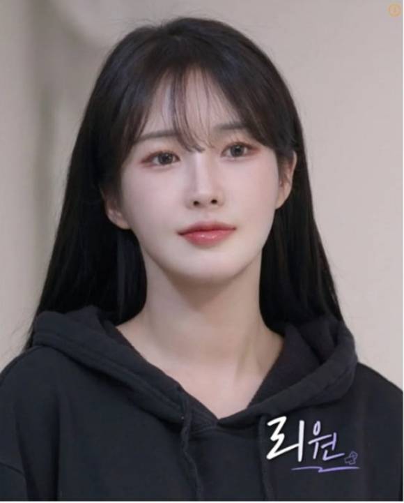 웨이브 오리지널 예능 '너의 연애'에 출연 중인 리원이 과거 행적 등으로 인해 여러 의혹에 휩싸였다. /웨이브