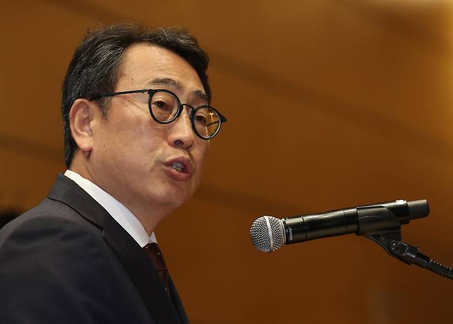 유영상 SK텔레콤 대표가 2일 서울 중구 SKT타워에서 열린 유심 정보 유출 관련 일일 브리핑에서 발언하고 있다.