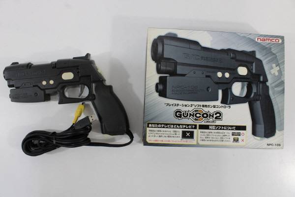 이러한 건콘 2를 이용해서 PS2 용 건콘 게임을 즐길 수 있었다