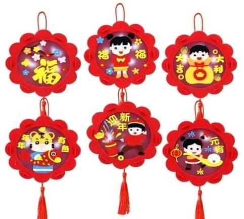 국립민속박물관(서울 경복궁 내)이 어린이날을 맞아 4일(일)부터 5일(월)까지 ‘세계로 가는 놀이 기차’ 행사를 연다. 사진은 중국 부스에서 체험할 수 있는 홍등 만들기. 사진 국립민속박물관