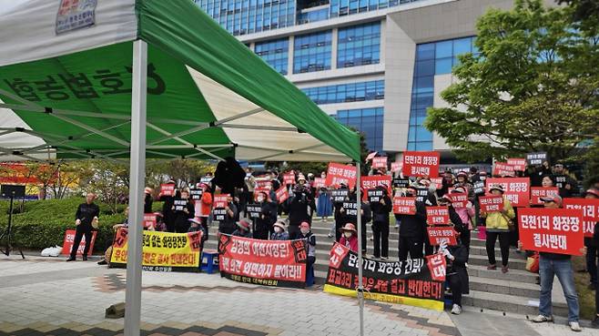 1일 시청 앞에서 단천리의 화장시설 설치를 반대하는 인근 주민들의 집회가 열렸다. /사진=이상익 기자