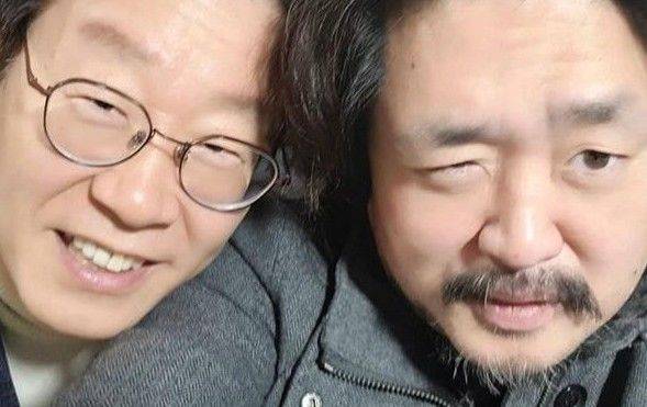 이재명 더불어민주당 대선 후보(왼쪽)와 방송인 김어준 씨. 이 후보 SNS