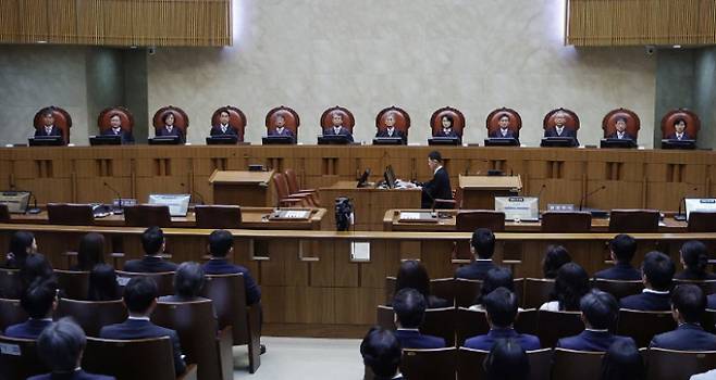 조희대 대법원장을 비롯한 대법관들이 1일 서울 서초구 대법원에서 더불어민주당 이재명 대선 후보의 공직선거법 위반 사건 상고심 선고를 위해 참석해 있다. 연합뉴스