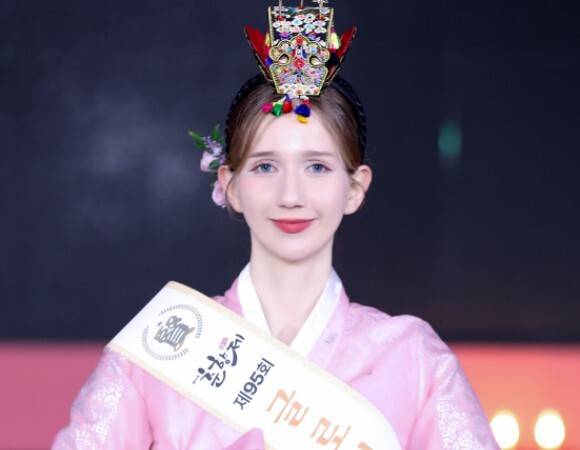 미스 춘향 현(賢)에 뽑힌 첫 외국인 수상자 마이 씨. 남원시