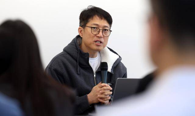 김석환 위믹스 재단 대표가 3일 경기 성남시 판교 테크원타워에서 열린 '국내 가상자산 거래소의 위믹스 상장폐지 결정'과 관련 긴급 기자간담회에서 발언하고 있다. 뉴시스