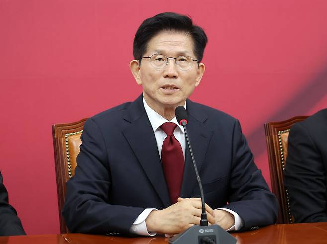 국민의힘 김문수 대선 후보가 4일 국회에서 열린 당 선거대책위원회 회의에서 발언하고 있다.(사진=연합뉴스)