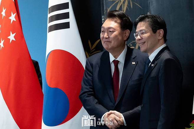 로런스 웡 싱가포르 총리(오른쪽). /대통령실 제공