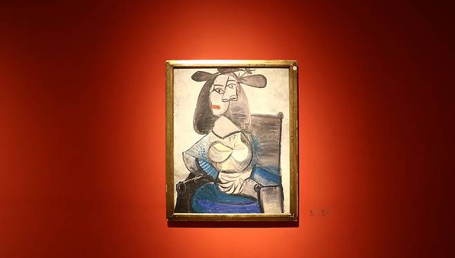 ‘가나아트파크’ 전시 공간 중 하나인 ‘피카소어린이미술관’에는 피카소 진품이 전시돼 있다. 피카소가 1941년에 제작한 작품 ‘앉아 있는 여인’. 박미향 기자