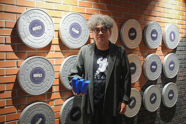 김홍선 감독이 '갱스 오브 런던 시즌3' 관련 인터뷰를 진행했다. 웨이브 제공