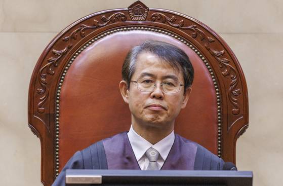 이흥구 대법관은 1일 이재명 더불어민주당 대선 후보의 공직선거법 위반 사건에서 소수의견을 통해 김문기 골프 발언과 백현동 용도변경 발언 모두를 무죄라고 판단했다. 연합뉴스