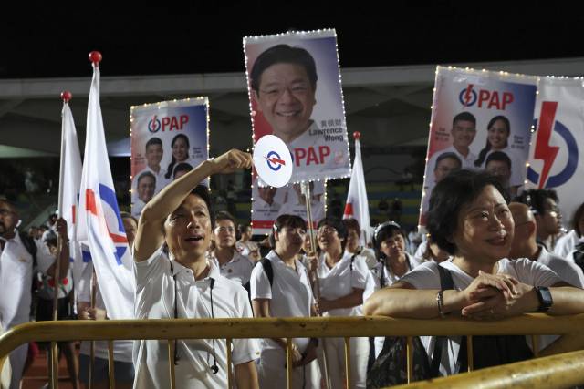 싱가포르 인민행동당(PAP) 지지자들.EPA연합뉴스