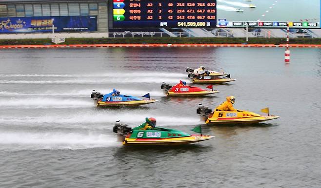 2024년 메이퀸 특별경정 경주 모습. 올해는 5월 14일 미사경정장에서 15경주로 열린다 사진제공| 국민체육진흥공단