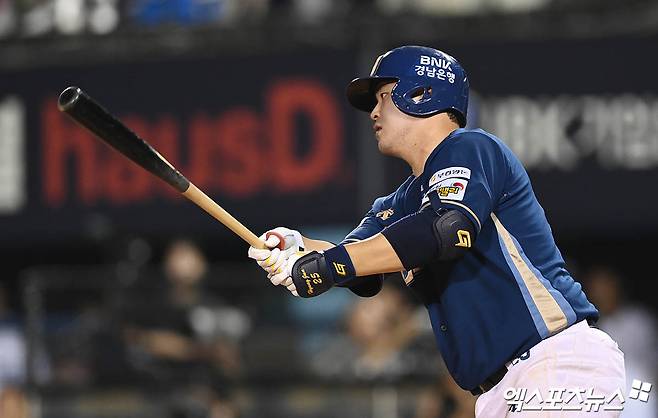 NC 포수 김형준은 4일 사직구장에서 열린 '2025 신한 SOL Bank KBO 리그' 롯데와 주말 3연전 마지막 경기에서 5번타자 포수로 선발 출전했다. 7회말 역전 3점포를 터트려 공격에 활력을 불어넣었다. 엑스포츠뉴스 DB