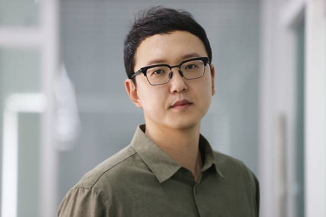 송희구 작가 (서울=연합뉴스) 강민지 기자 = 송희구 작가가 지난 28일 서울 강남구 바로엔터테인먼트에서 연합뉴스와 인터뷰를 하고 있다. 2025.5.4
mjkang@yna.co.kr