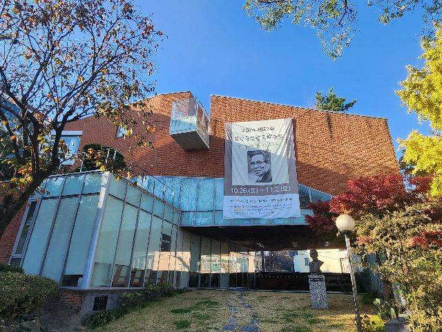 요산김정한문학관은 5·6월 이달의 초대 작가 프로그램을 연다. 사진은 문학관 전경. 부산일보DB