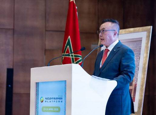 황주호 한국수력원자력 사장이 지난 4월23일(현지시간) 아프리카 모로코 라바트에서 열린 ‘아프리카 원자력 비즈니스 플랫폼(AFNBP) 2025’ 컨퍼런스에서 한국의 원자력 전문성과 아프리카 원자력 에너지의 미래를 위한 협력을 주제로 기조연설 하고 있다. (사진=한수원)