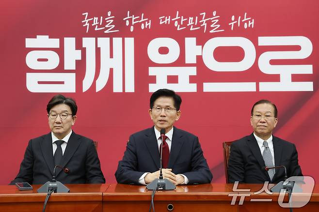 김문수 국민의힘 대통령 후보가 4일 오전 서울 여의도 국회에서 열린 선거대책위원회 회의에 참석해 발언하고 있다. 2025.5.4/뉴스1 ⓒ News1 이광호 기자