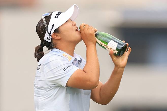 ST GEORGE, UTAH - MAY 04: Haeran Ryu of South Korea celebrates on the 18th green after the final round of the Black Desert Championship 2025 at Black Desert Resort on May 04, 2025 in St George, Utah. Sean M. Haffey/Getty Images/AFP (Photo by Sean M. Haffey / GETTY IMAGES NORTH AMERICA / Getty Images via AFP)
<저작권자(c) 연합뉴스, 무단 전재-재배포, AI 학습 및 활용 금지>
