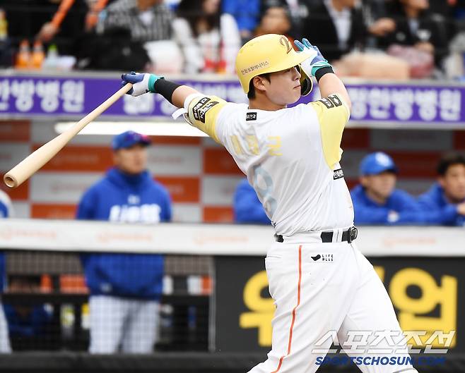5일 대전 한화생명볼파크에서 열린 삼성-한화전. 3회말 2사 2루 노시환이 1타점 적시타를 치고 있다. 대전=정재근 기자 cjg@sportschosun.com/2025..5.5/