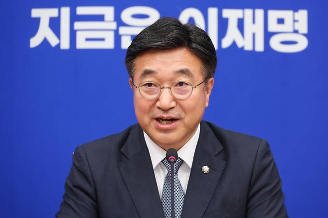 윤호중 더불어민주당 총괄선거대책본부장이 5일 오전 서울 여의도 국회에서 열린 기자간담회에 참석해 모두 발언하고 있다. 2025.5.5/뉴스1