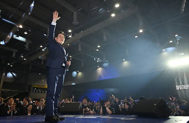 2025년 4월27일 경기도 고양시 킨텍스에서 이재명 더불어민주당 대선 후보가 후보로 확정된 뒤 수락연설에 나서고 있다. 공동취재사진