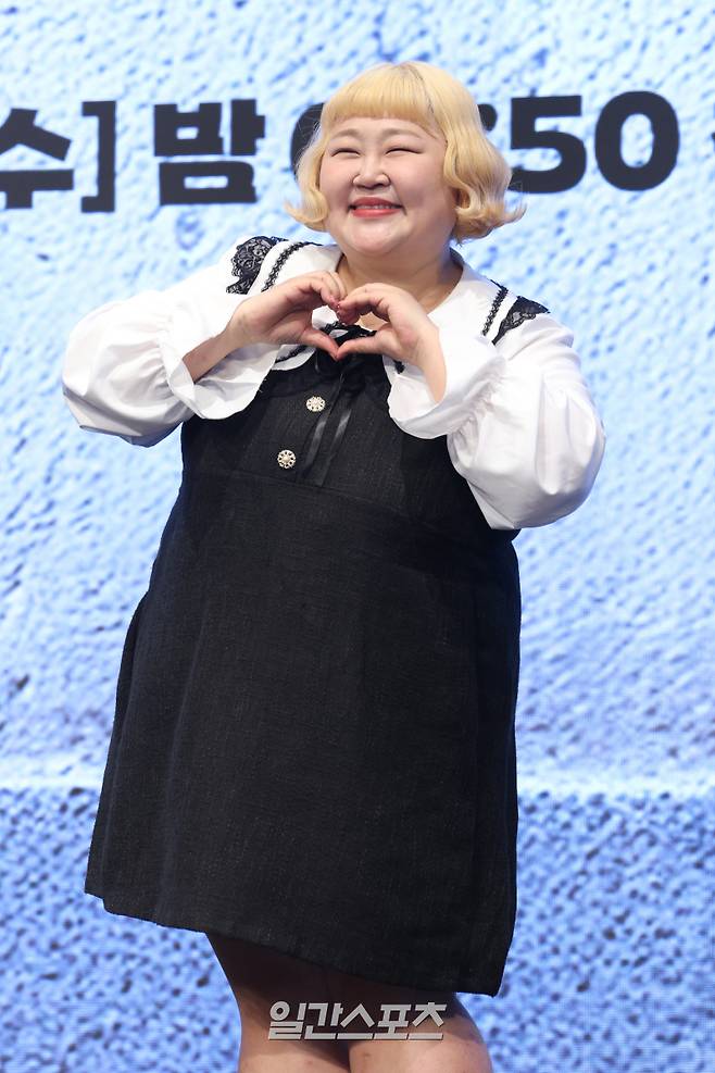 배우 홍윤화가 29일 오후 서울 구로구 더세인트에서 열린 KBS2 수목드라마 '24시 헬스클럽' 제작발표회에 참석해 포즈를 취하고 있다. '24시 헬스클럽'은 근성이 넘치는 헬치광이 관장 도현중이 근심이 과다한 헬린이 회원들의 인생을 파격 교정하며 펼쳐지는 두근두근 근(筋) 성장 코맨스 드라마. 오는 30일 밤 9시 50분 첫 방송. 서병수 기자 qudtn@edaily.co.kr /2025.04.29/