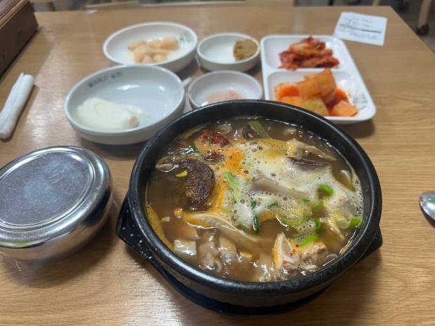 지역 주민이 많이 찾는 영명국밥의 순대국밥.