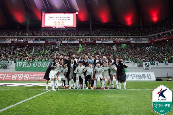 ▲ 전북 현대는 지난해 승강 플레이오프까지 갔었던 최악의 기억을 서서히 지우기 위해 거스 포옛 감독 체제에서 실리축구라는 옷을 입었다. ⓒ한국프로축구연맹