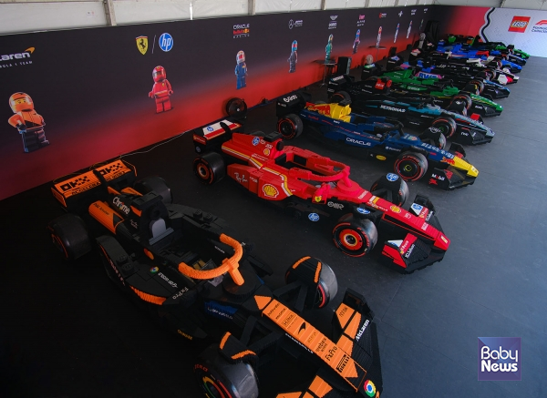 레고그룹, 'F1 마이애미 그랑프리'에서 공개한 실물 크기 레고 F1 레이스 카. ⓒ레고그룹