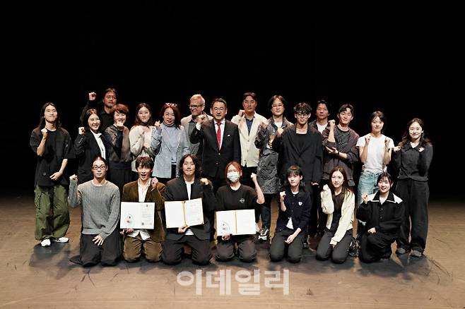 ‘2025 젊은안무자창작공연’ 단체 사진. (사진=대한무용협회)