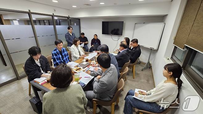 영화 '속초에서의 겨울' 관련 간담회 당시.(속초시 제공, 재판매 및 DB 금지) 2025.5.7/뉴스1