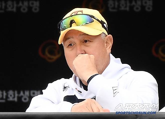 6일 대전 한화생명볼파크에서 열린 삼성-한화전. 김경문 감독이 경기를 지켜보고 있다. 대전=정재근 기자 cjg@sportschosun.com/2025..5.6/