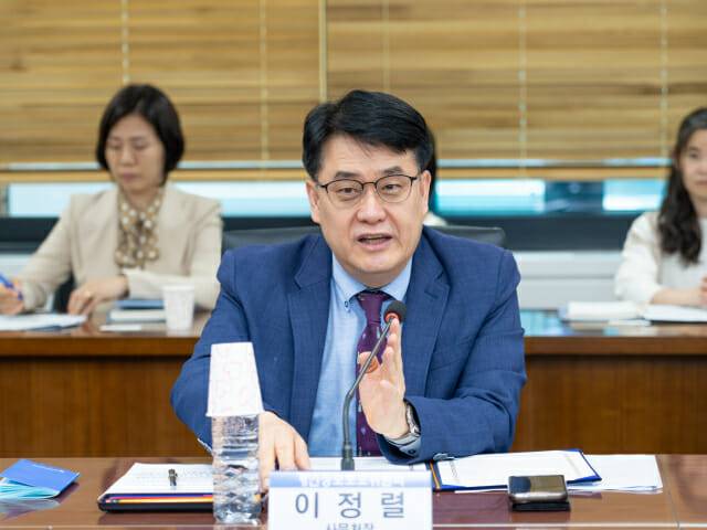 이정렬 개인정보보호위원회 사무처장이 7일 오후 서울 종로구 정부서울청사에서 개최된 '개인정보위-중계전문기관(코스콤) 업무협약식'에서 인사말을 하고 있다.