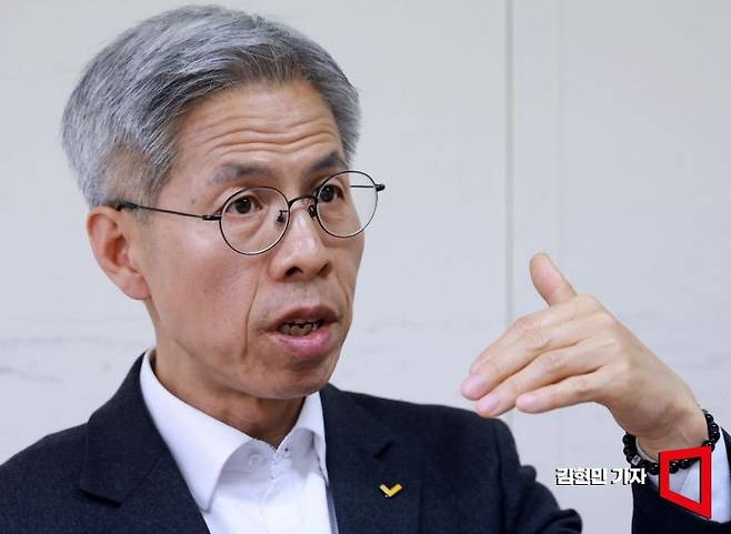 권영국 민주노동당 대선 후보가 2일 서울 중구의 한 사무실에서 아시아경제와 인터뷰를 하고 있다. 김현민 기자