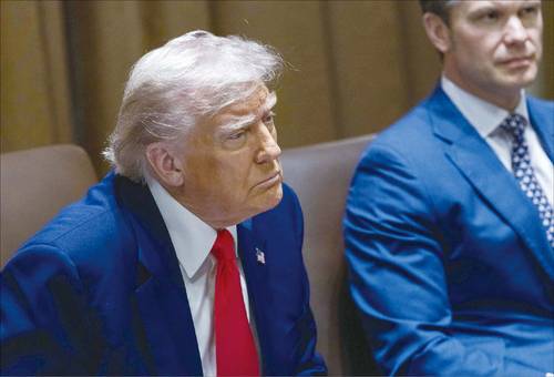 도널드 트럼프 미국 대통령 취임 이후 달러 가치가 하락세를 띠고 있다. (EPA=연합뉴스)