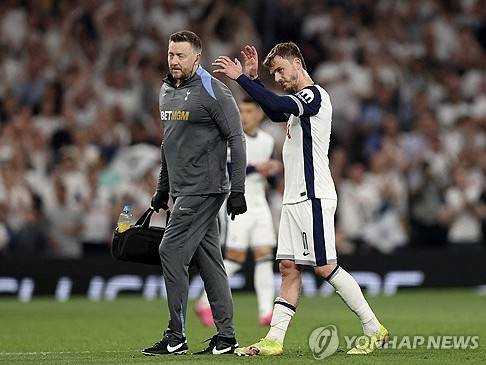 토트넘 내부 소식을 전하는 폴 오키프는 지난 6일(한국시간) 토트넘 주장 손흥민이 만약 토트넘이 보되/글림트(노르웨이)를 넘어설 경우, 유럽축구연맹(UEFA) 유로파리그 결승전에 맞춰서 돌아올 것으로 예상된다고 전했다. 연합뉴스